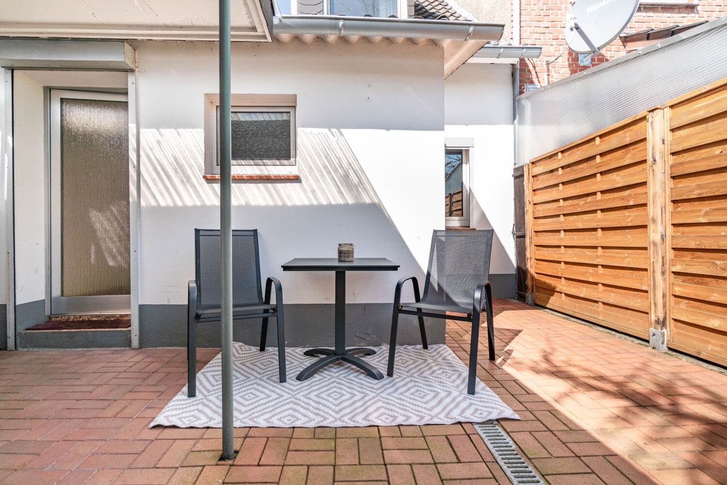 Innenhof-Terrasse des Workers Home A12